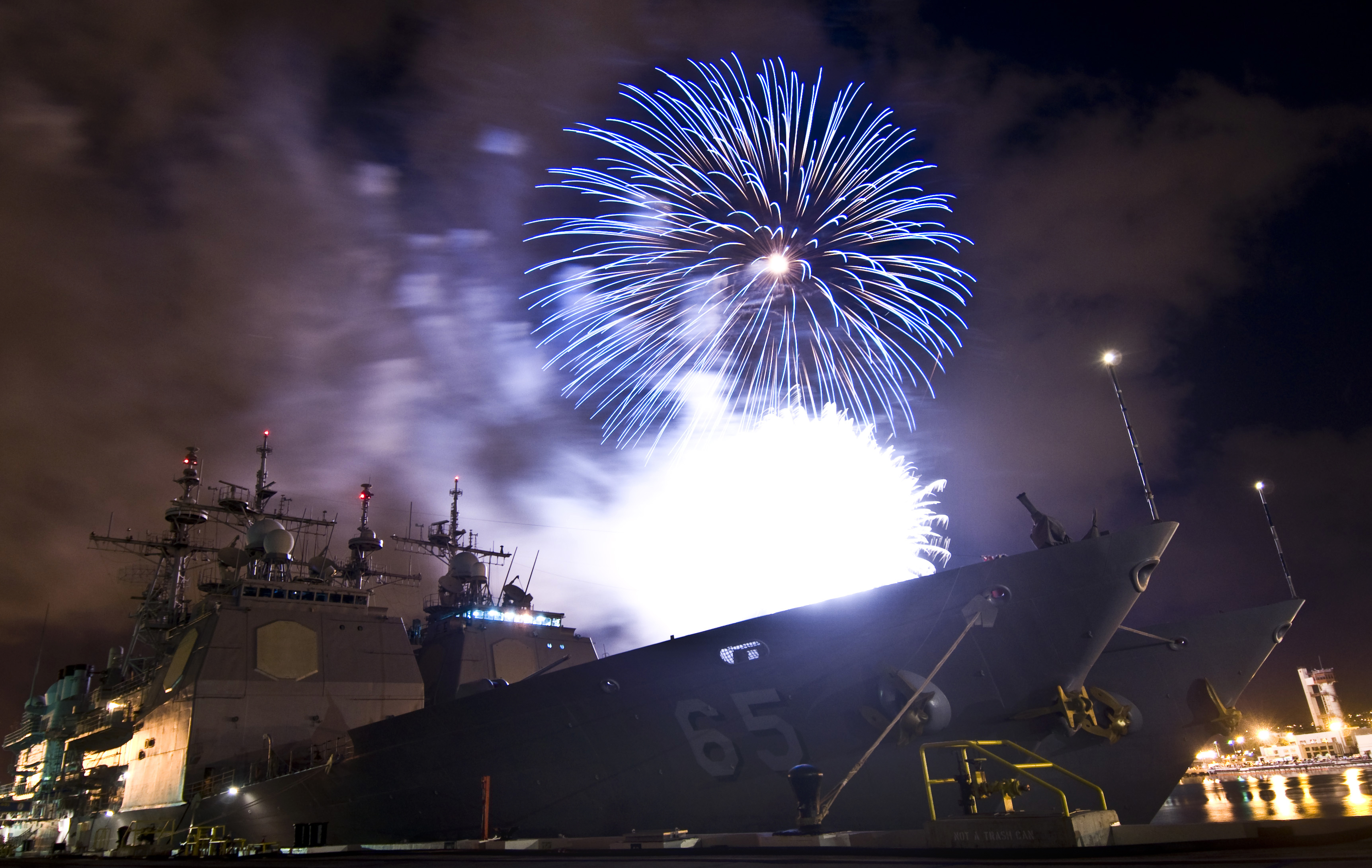 FileUS Navy 100704N7498L530 Fireworks at the Joint Base Pearl