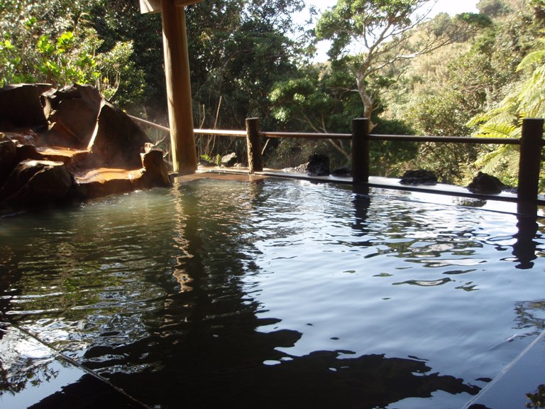 File:Uramigataki Onsen 2008.jpg