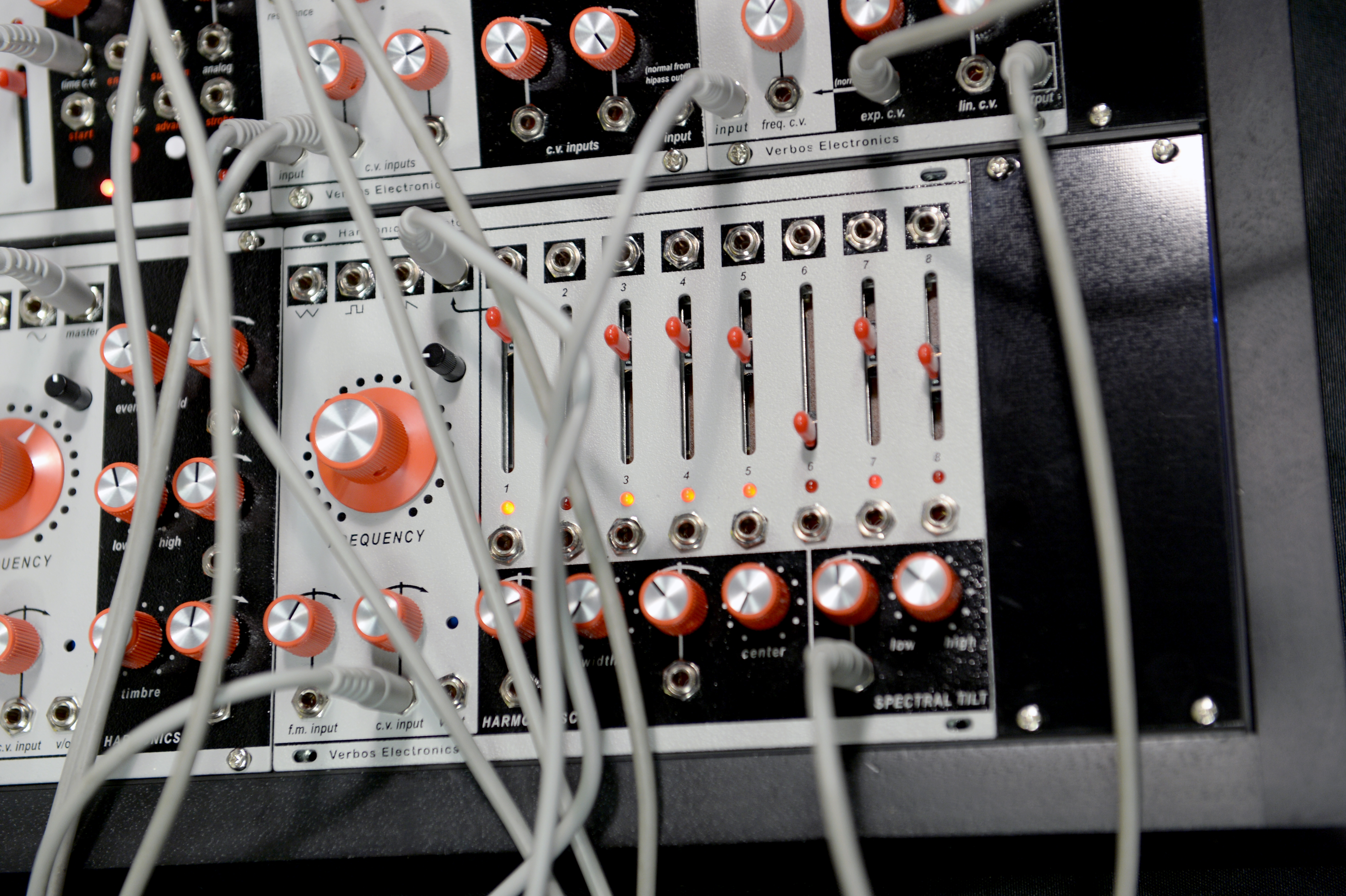 File:Verbos Electronics - Harmonic Oscillator - 2014 NAMM Show.jpg