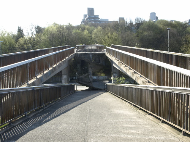 File:Wuppertal Fußgängerbrücke Oberer Grifflenberg 36.jpg