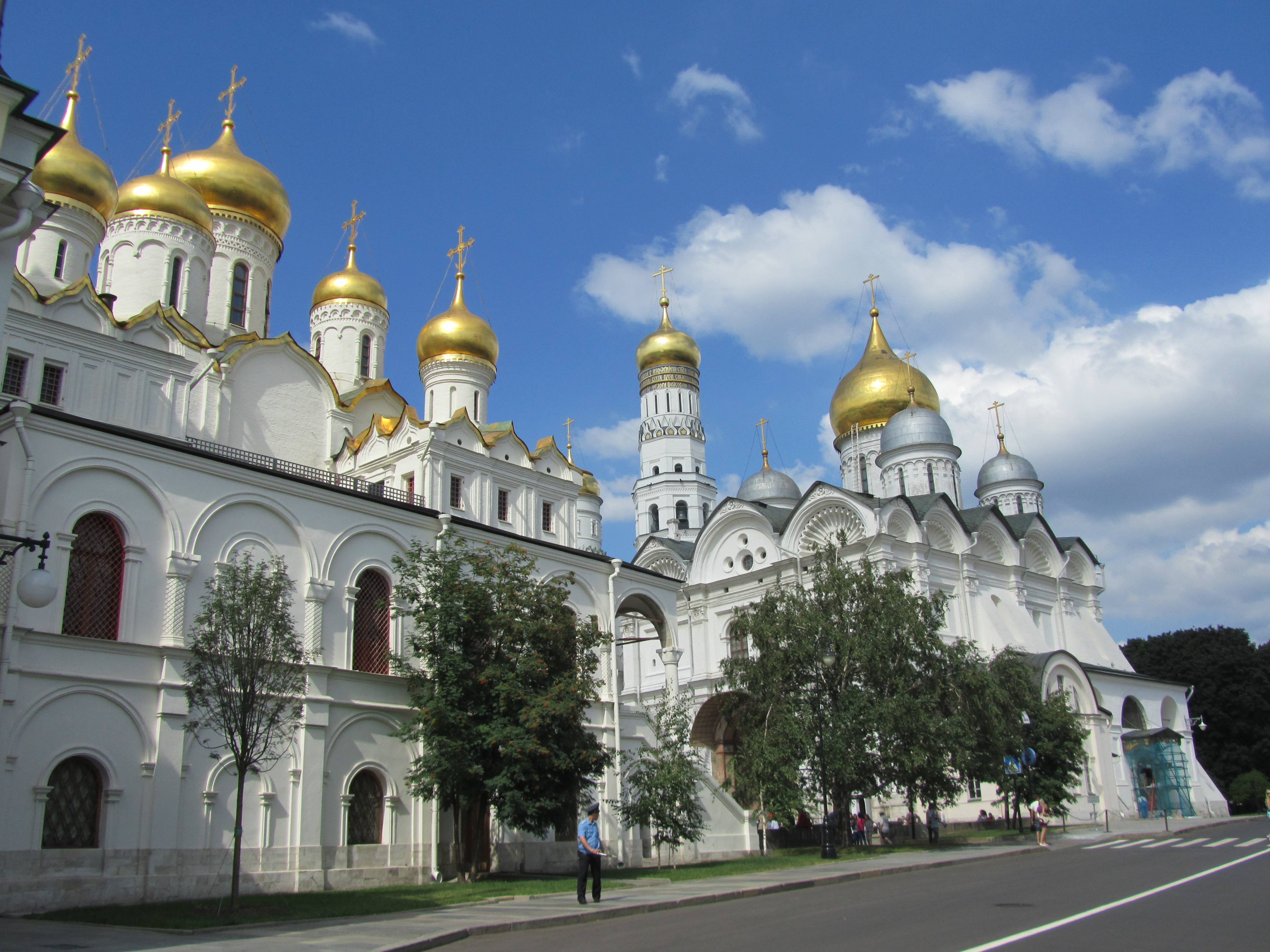 Над москвою златоглавой