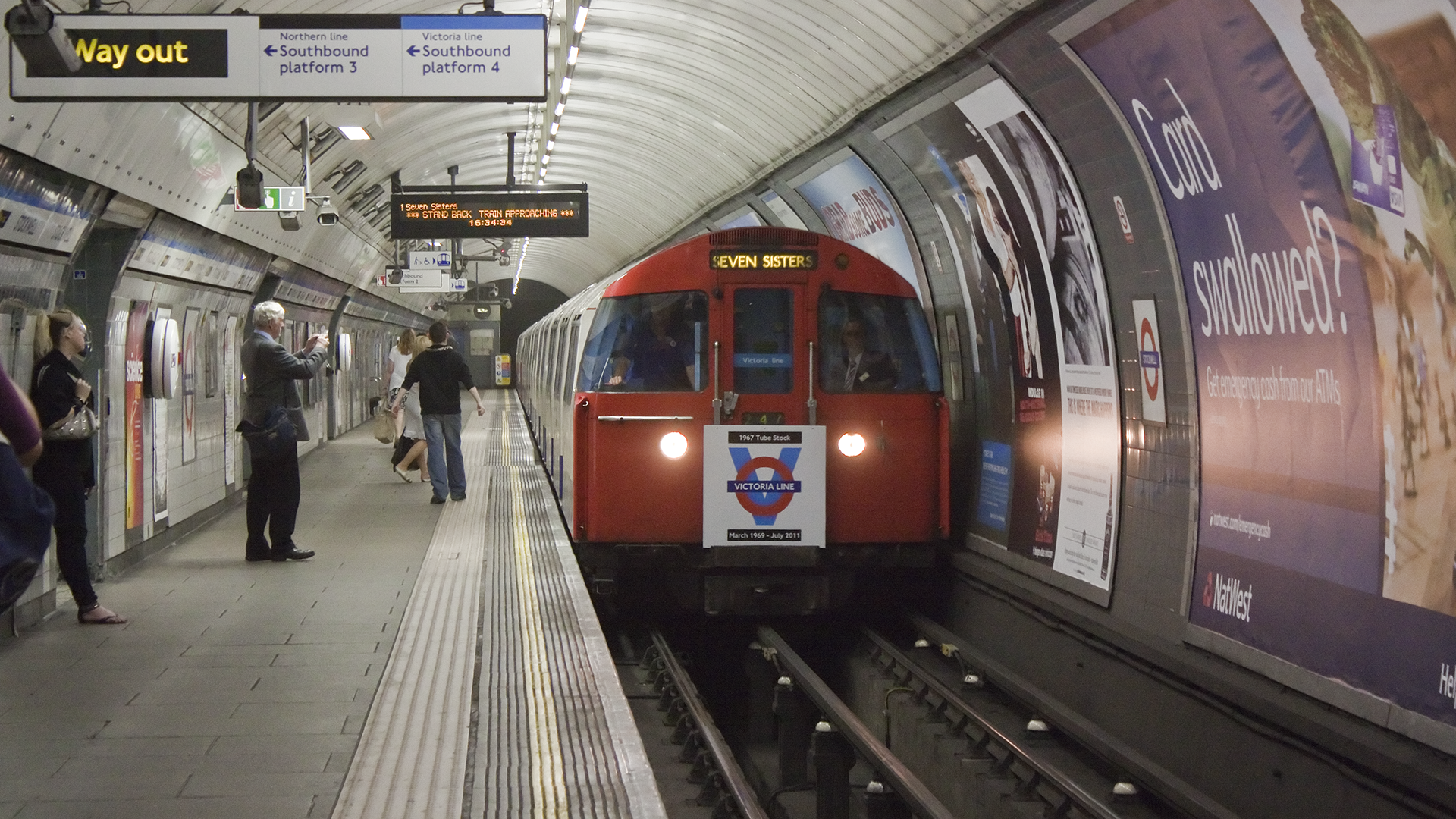 n gauge london underground train