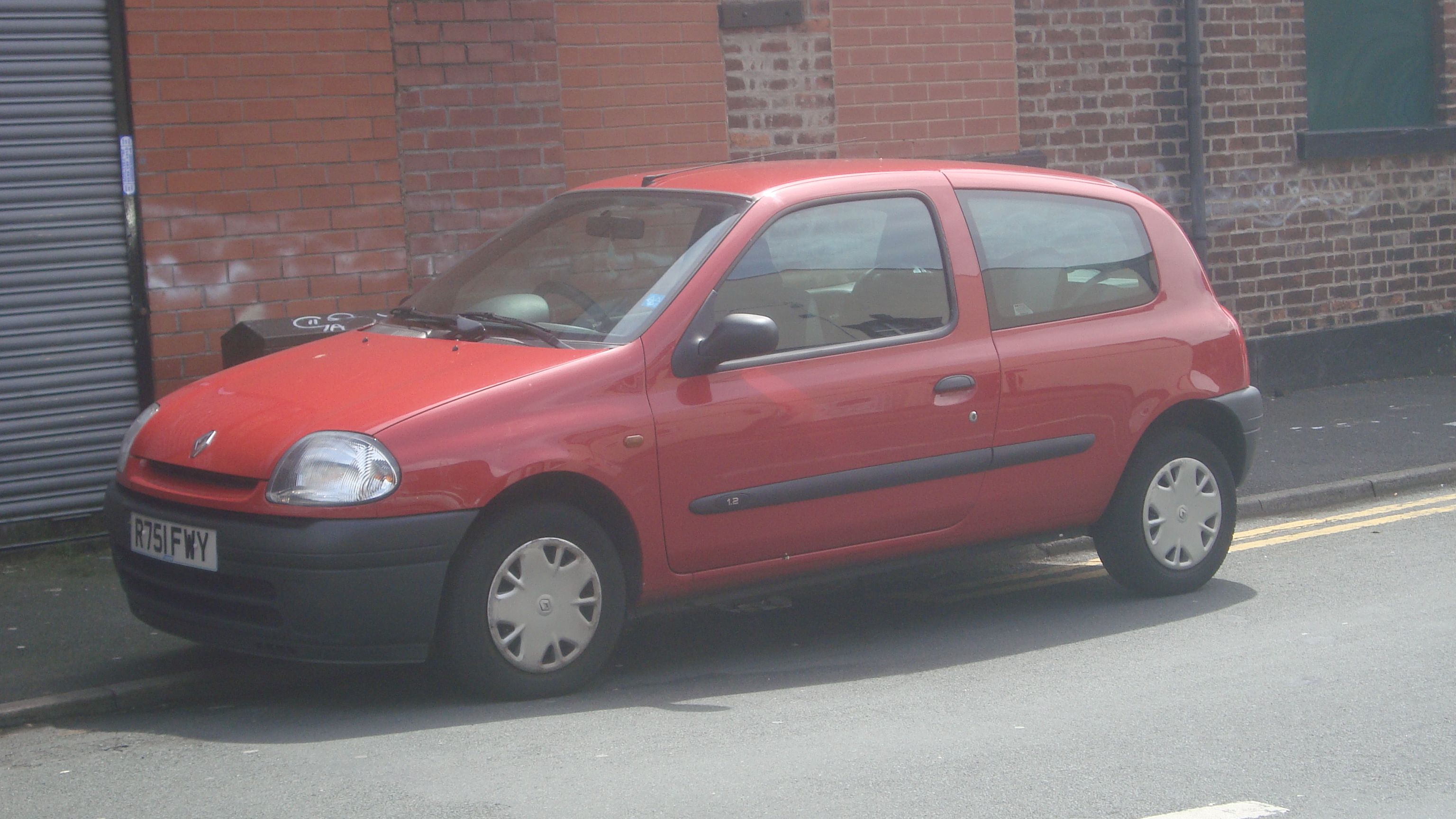Absurd Ijsbeer Spit File:1998 Renault Clio 1.2 (28237018364).jpg - Wikimedia Commons