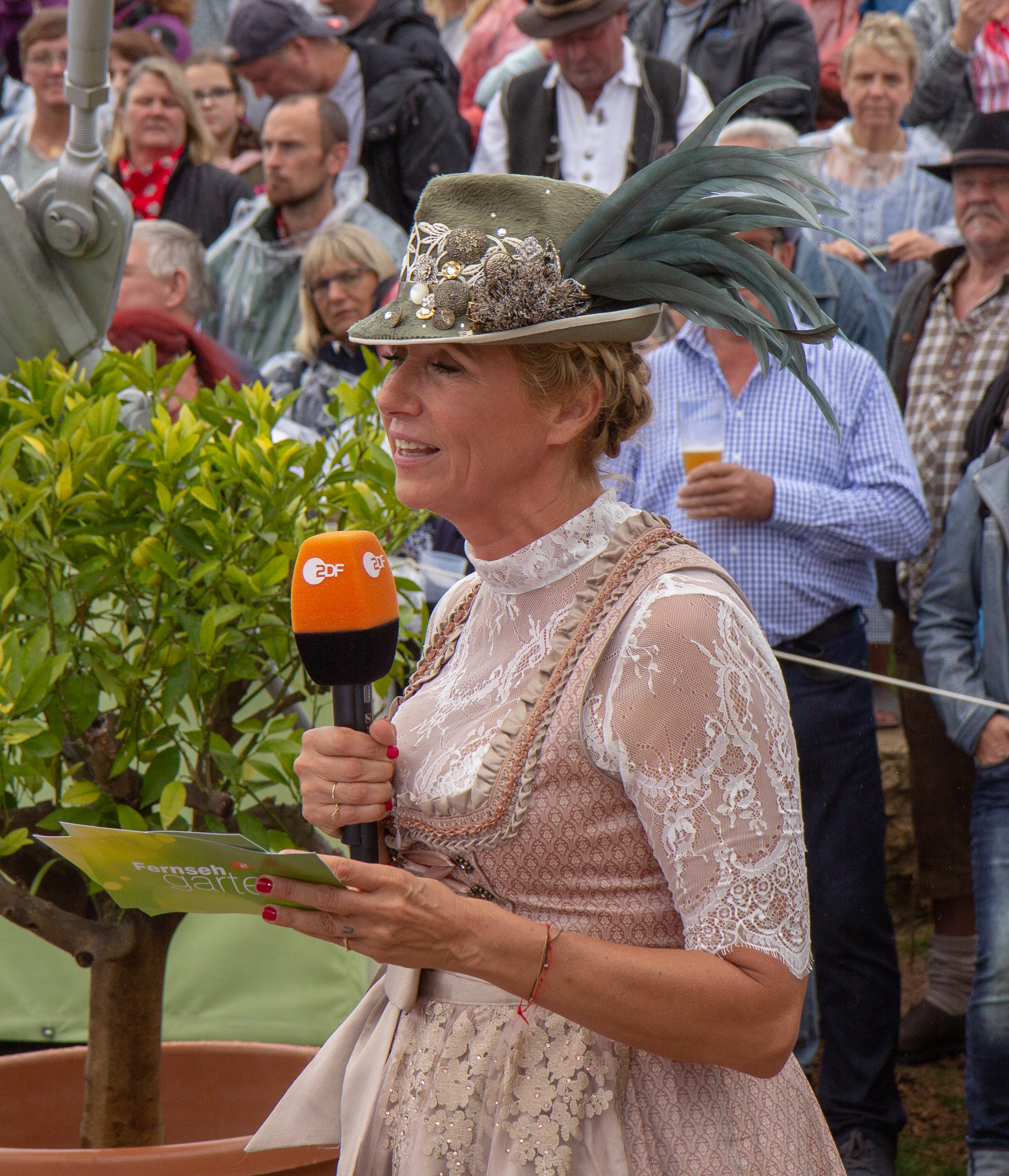 File 2018 09 23 Andrea Kiewel Zdf Fernsehgarten 9421 Jpg Wikimedia Commons