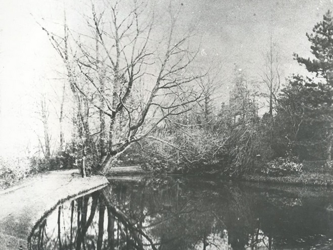 File:Abney Hall lake 1913.jpg