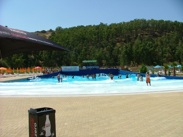 File:Acquapark Scivolandia Cammarata - panoramio - aldigia (35).jpg