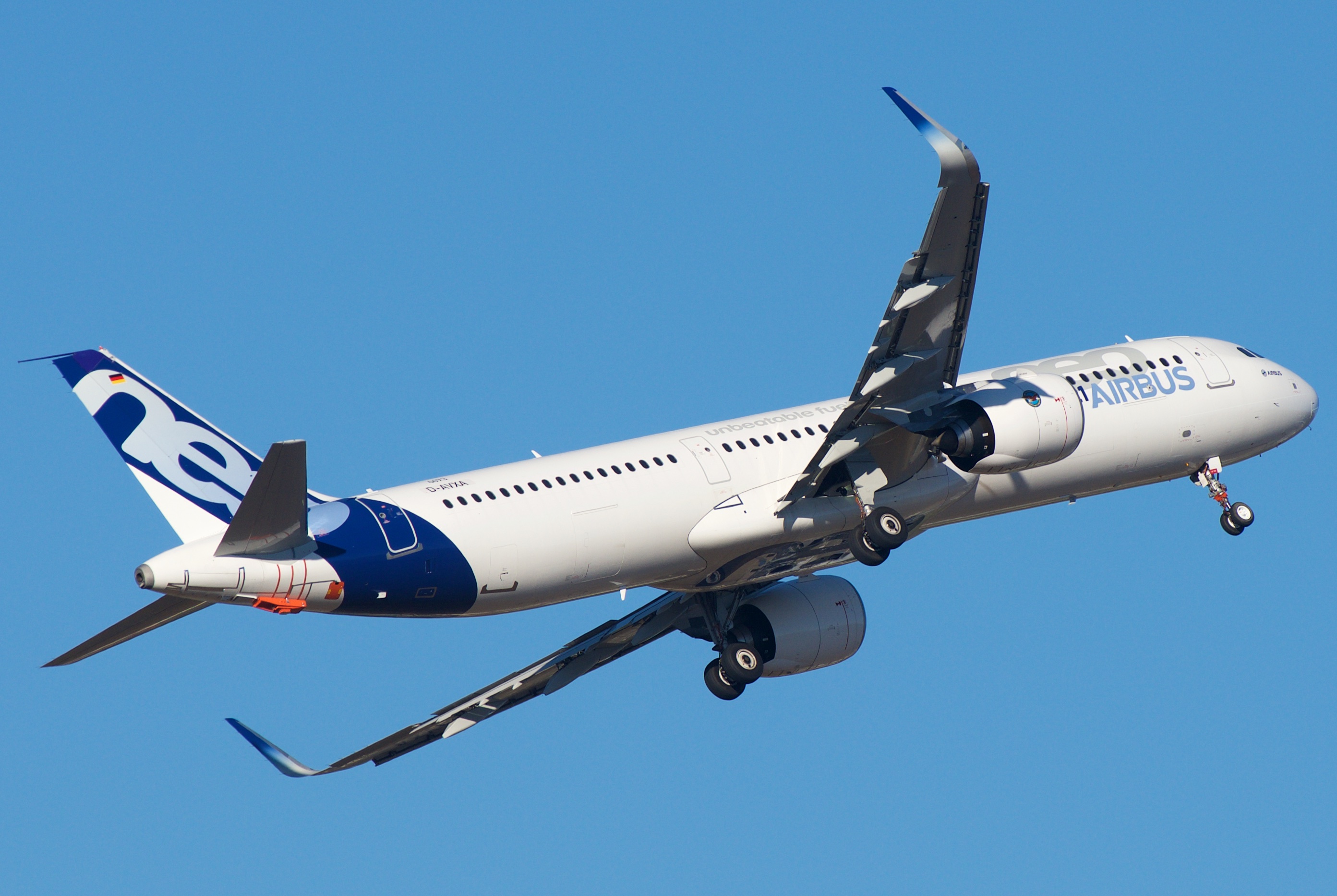 ファイル:Airbus Industrie A321neo D-AVXA (1) (28912667624).jpg 