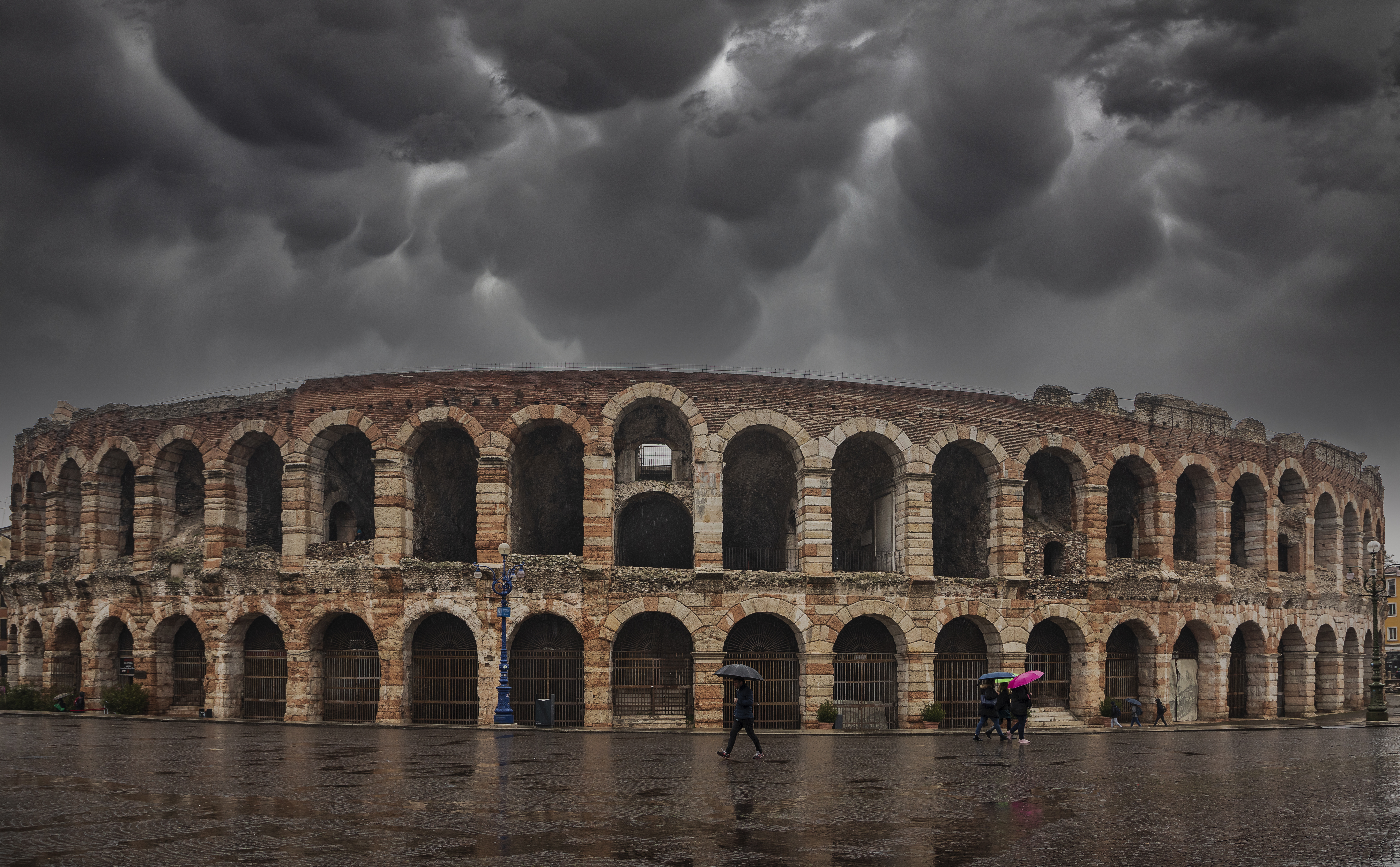 Файл arena. Roman Amphitheatre of Cagliari Кальяри.