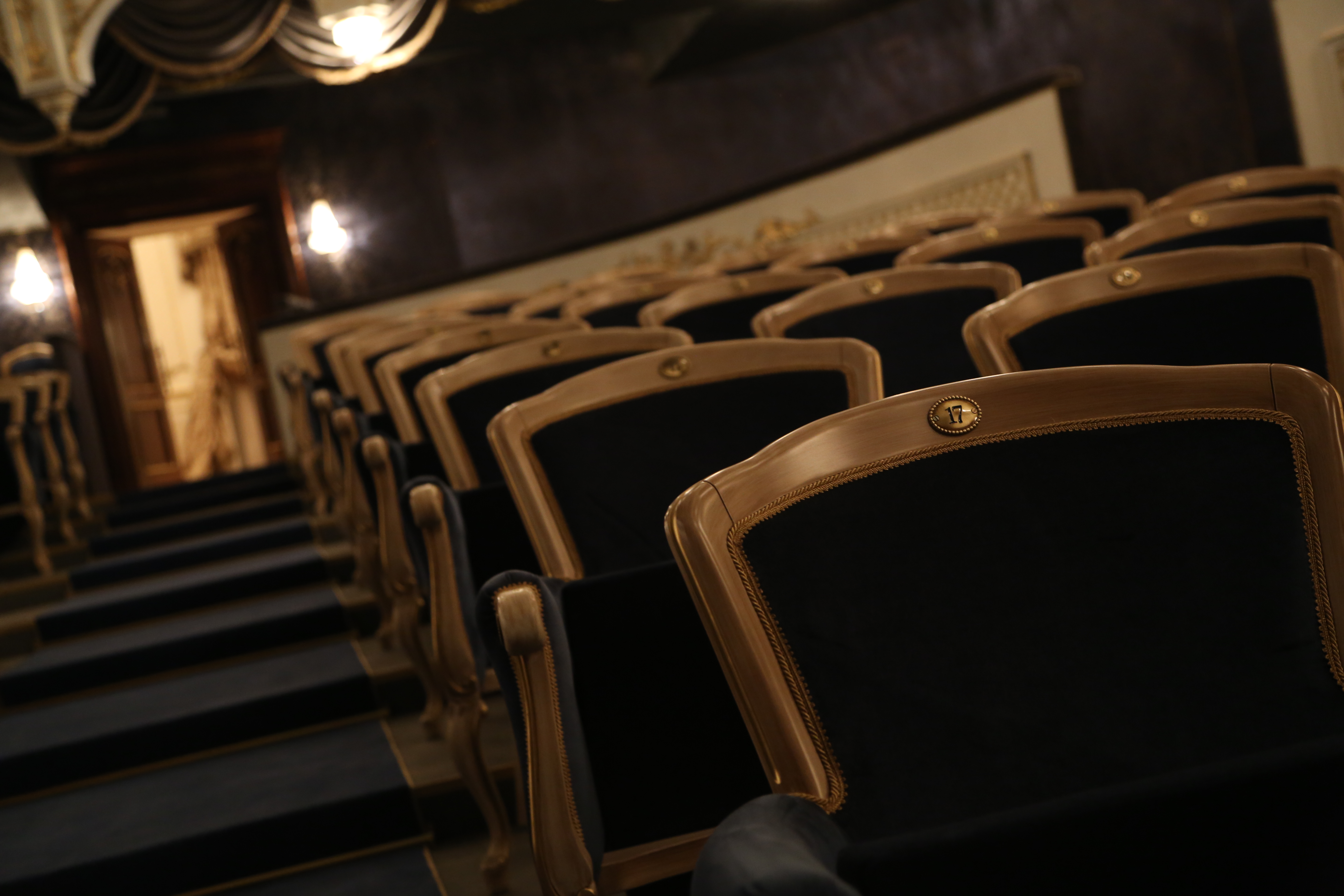 Театр на трех стульях