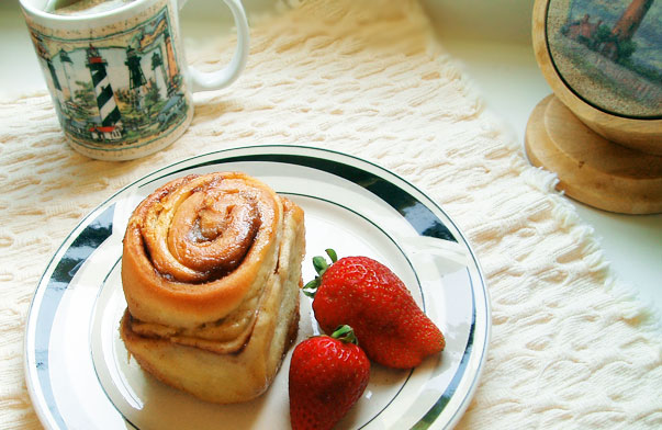 File:Baking Bread LLCCinnamon roll.jpg