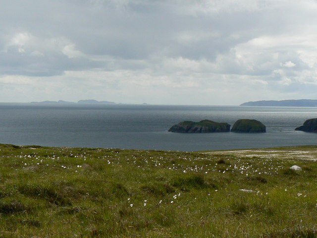 File:Bayble Island and the Shiants - geograph.org.uk - 922404.jpg