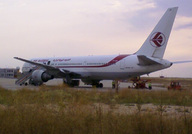 File:Boeing 767-300ER de Air Algerie en Valladolid.jpg