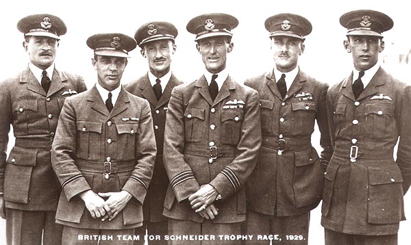 File:British team for Schneider Trophy race 1929.jpg
