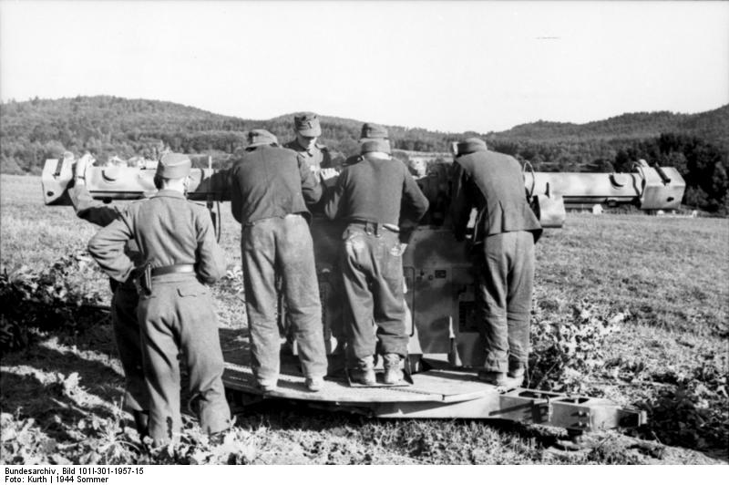 File:Bundesarchiv Bild 101I-301-1957-15, Nordfrankreich, Flak-Entfernungsmesser.jpg