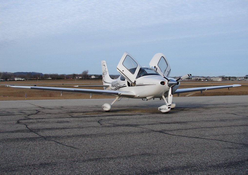 Cirrus SR-22 (328648099).jpg