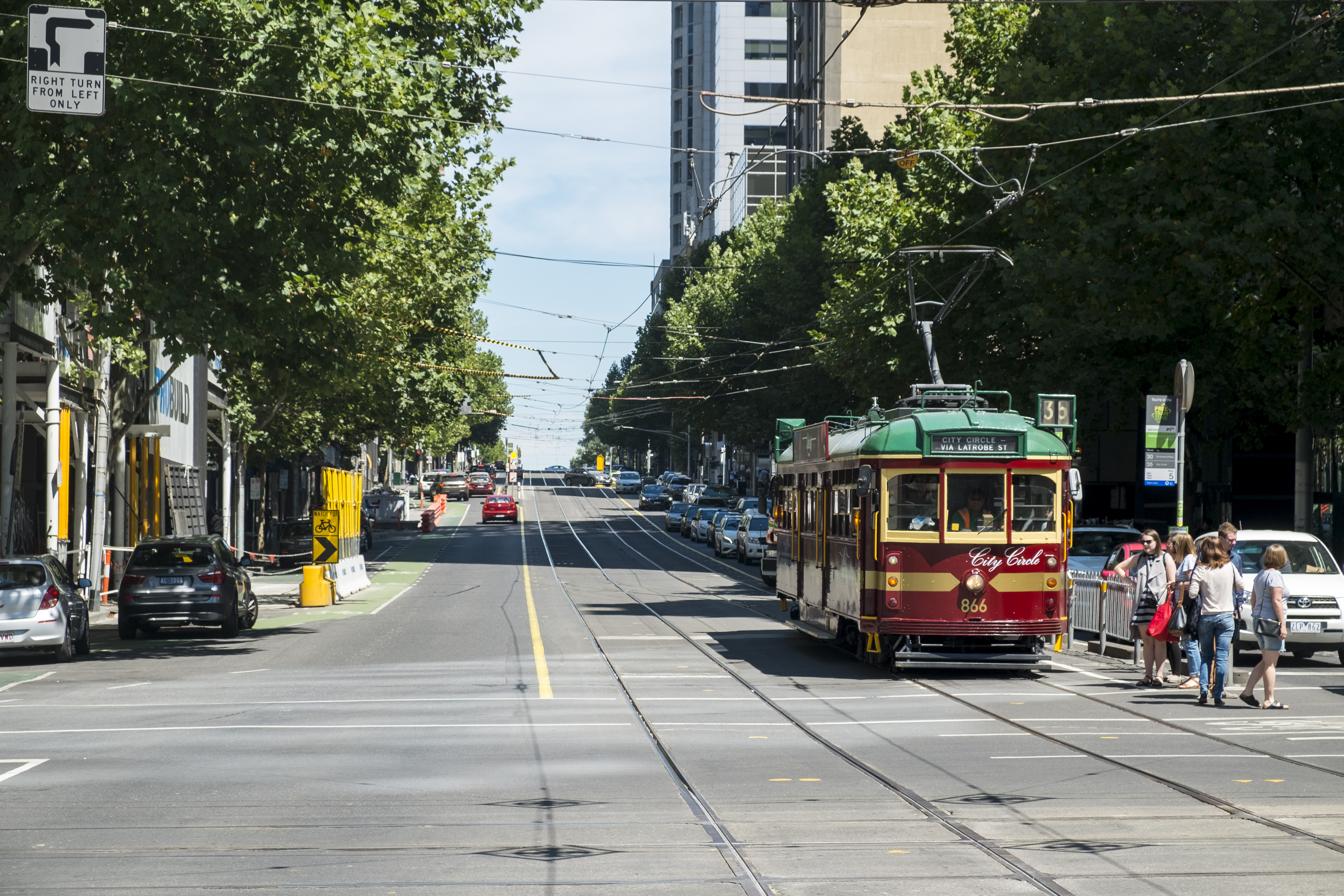 City Circle tram %28Route 35%29 in Melbourne