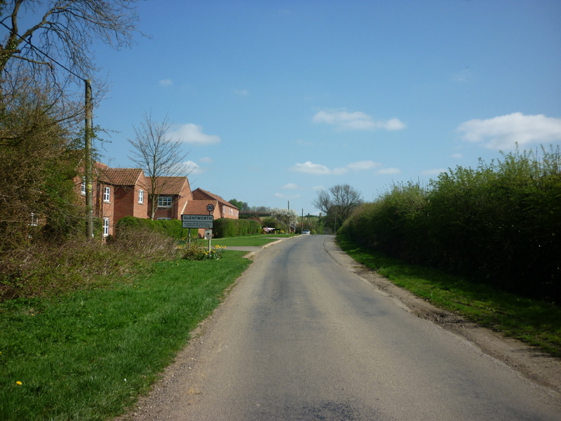 File:Entering Glentworth, Lincolnshire - geograph.org.uk - 2350059.jpg