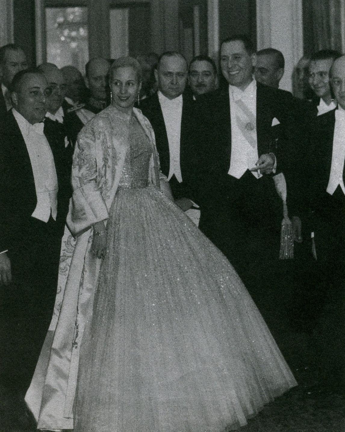 Eva_peron_colon_opera_house_dior.JPG