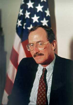 <span class="mw-page-title-main">Robert C. Frasure</span> United States diplomat (1942–1995)