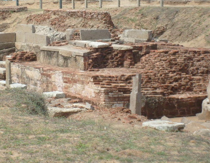 File:Garbagriha Saluvankuppam temple.jpg