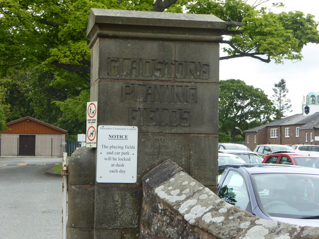 File:Gatepost, Gladstone Playing Fields - geograph.org.uk - 4518274.jpg