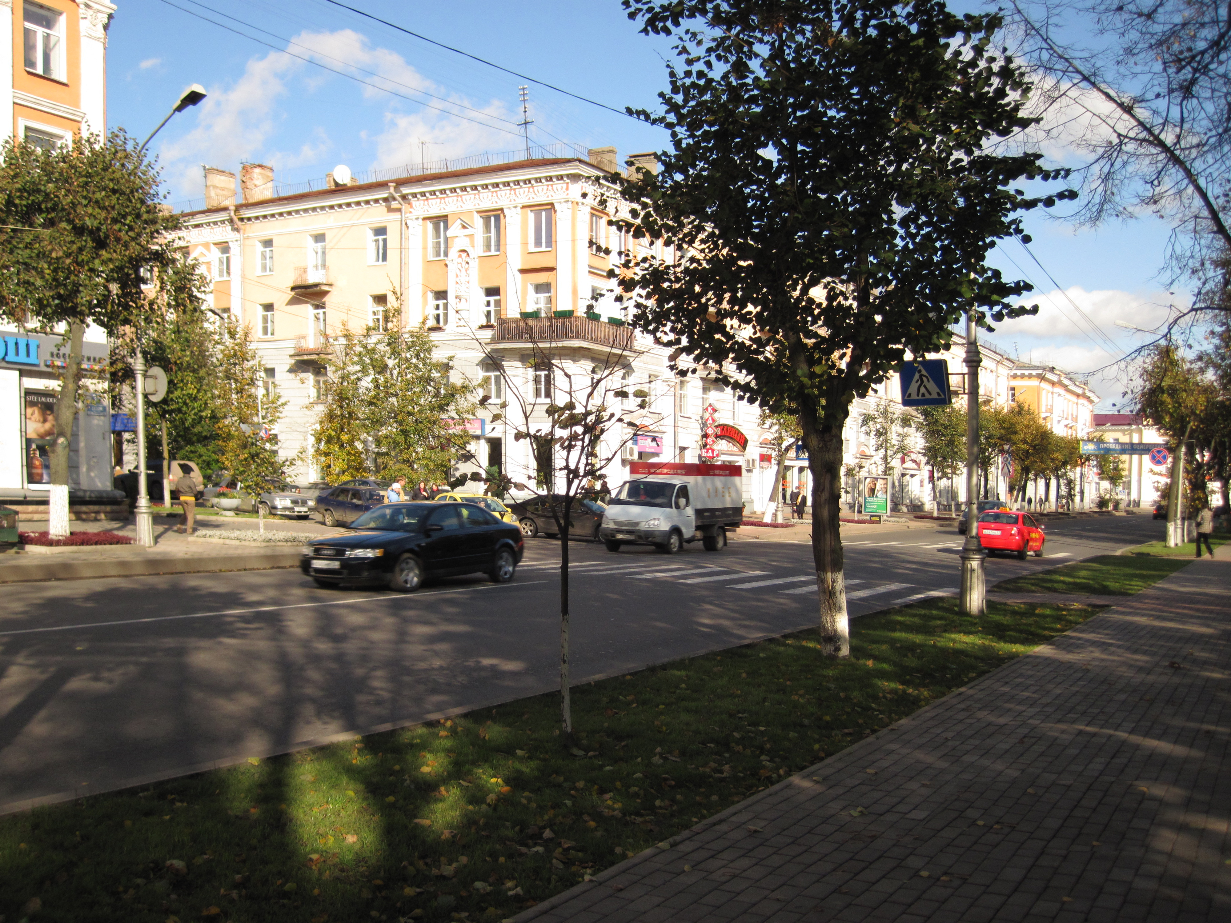 Улица газон Великий Новгород