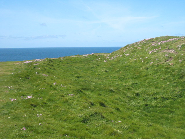 File:Hill fort ditch and ramparts on Kelsey Head - geograph.org.uk - 1313789.jpg