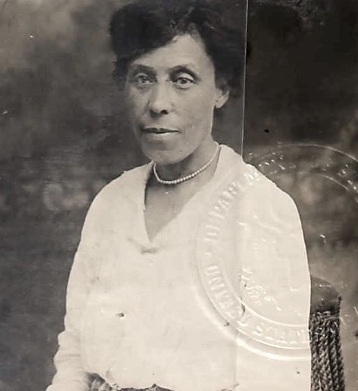File:Ida Alexander Gibbs Hunt U.S. Passport Application Photo, 1918.jpg