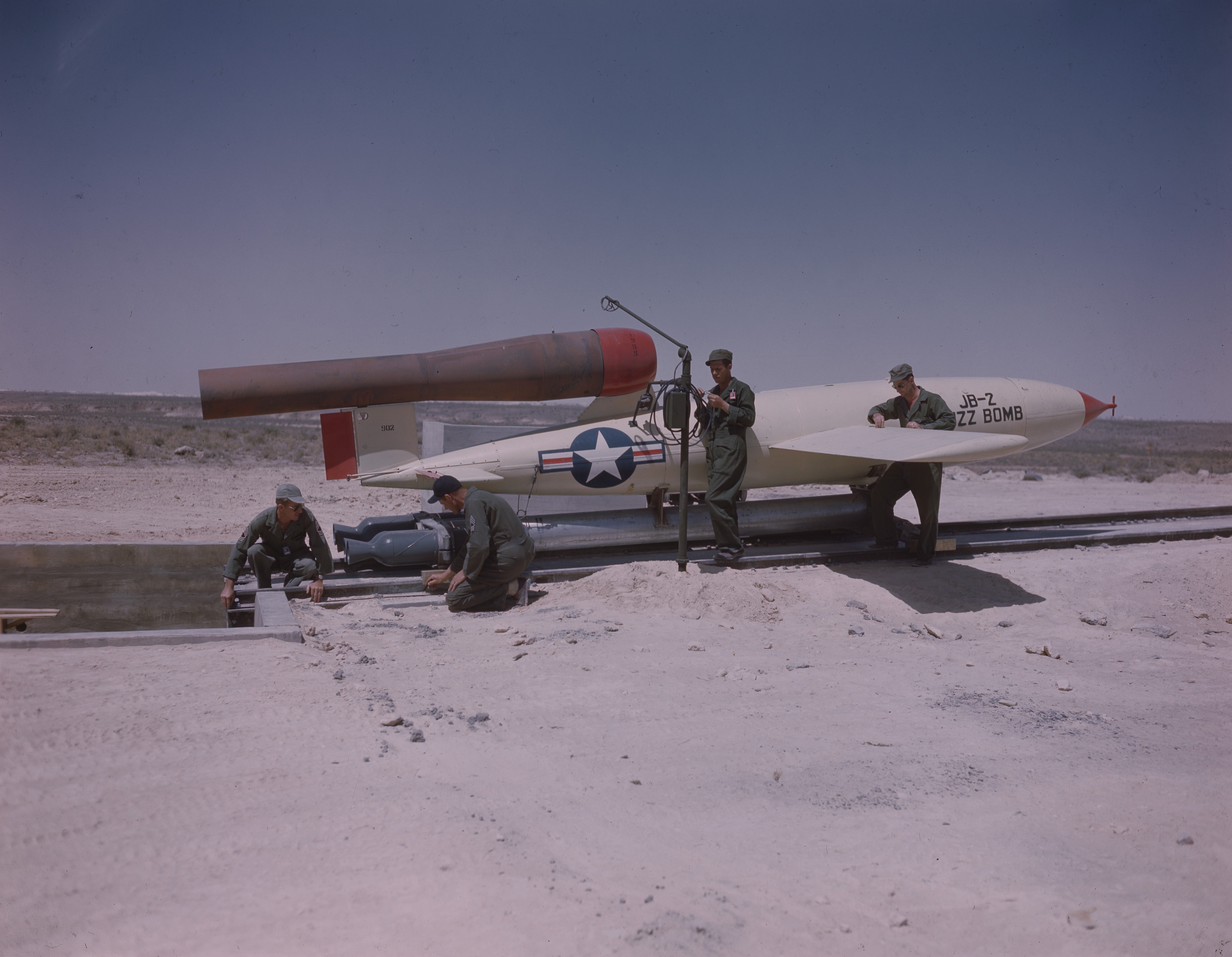 File:JB-2 Buzz Bomb Holloman AFB 342-C-K-004899.jpg - Wikipedia