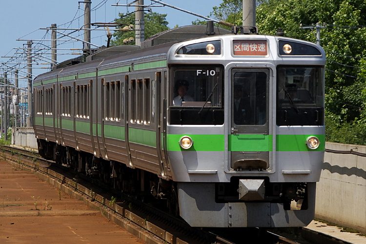 File:JR Hokkaido 721 Semi-Rapid.jpg