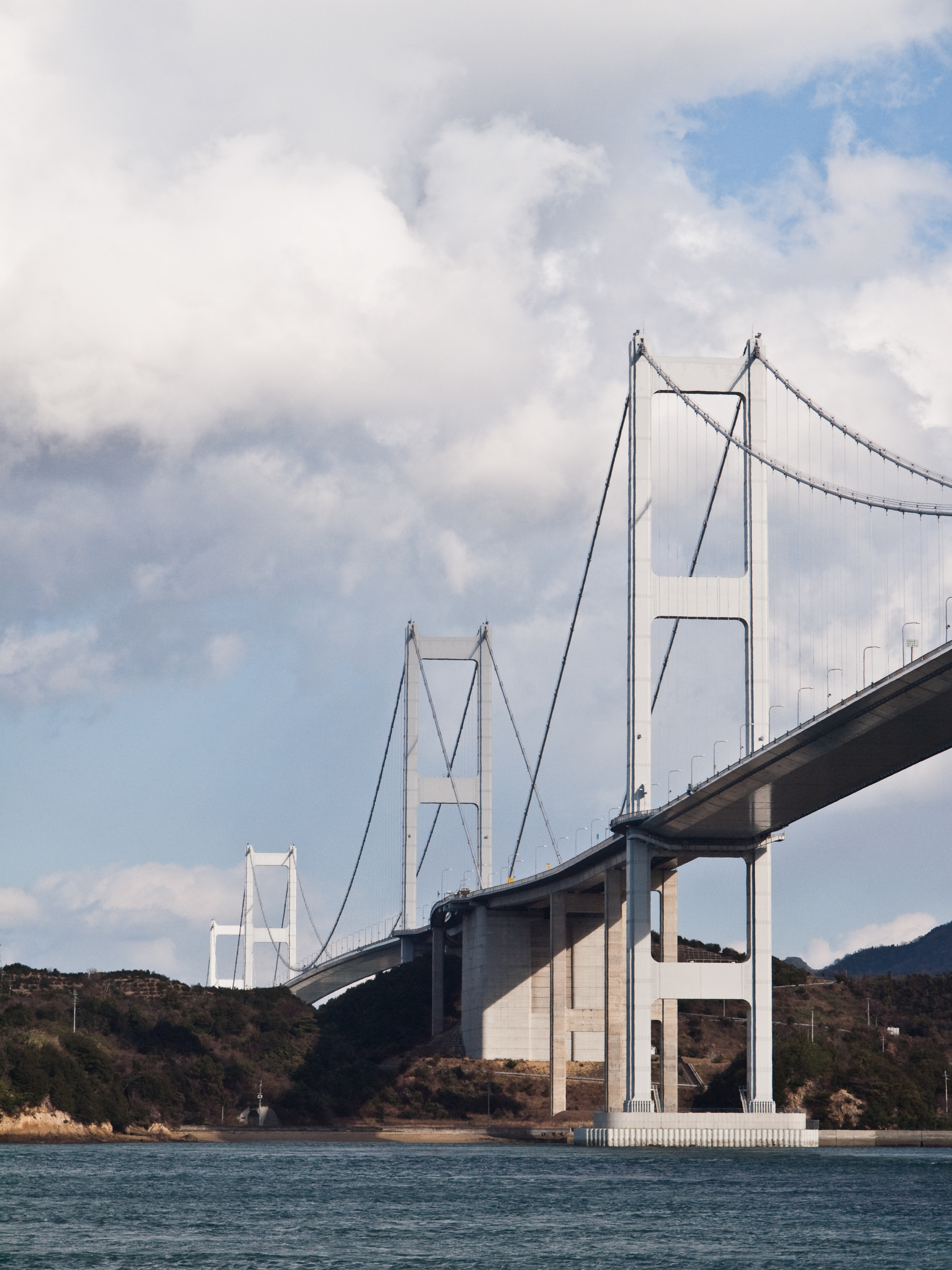 File Kurushima Kaikyo Bridge Jpg Wikimedia Commons