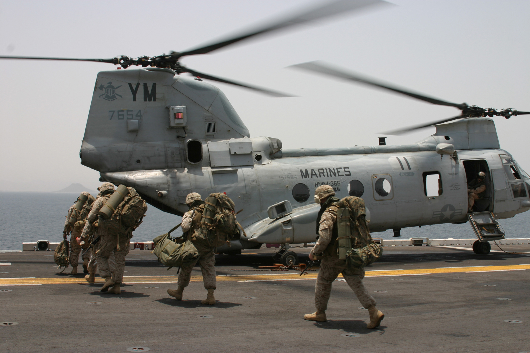 Boeing-Vertol CH-46E Sea Knight