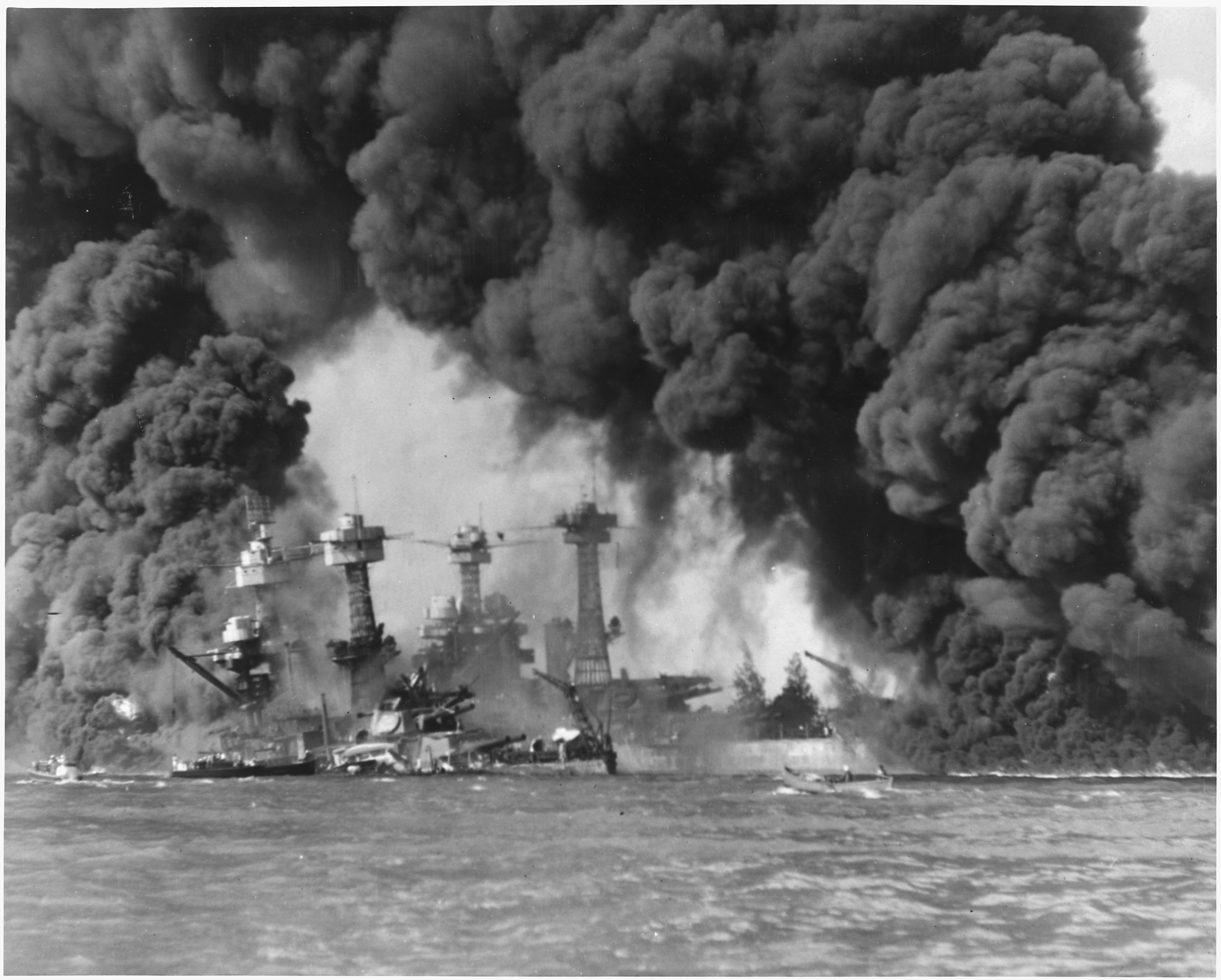 Нападение на базу. Атака Японии на Перл-Харбор 7 декабря 1941. Атака на «пёрл‑Харбор», 7 декабря, 1941. 7 Декабря 1941 Перл Харбор. Нападение на пёрл-Харбор 1941.
