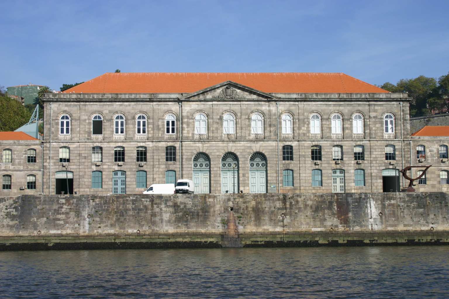 File:Porto - Alfândega.jpg - Wikimedia Commons