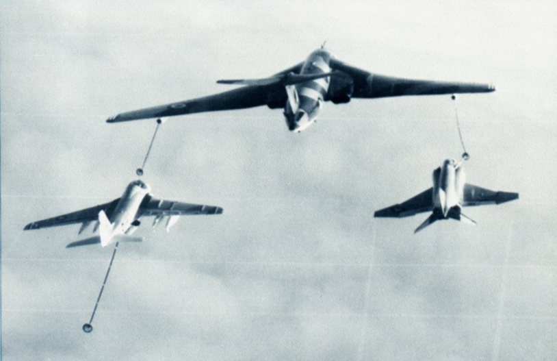 RAF_Victor_refuels_USN_KA-6D_and_F-4J_19