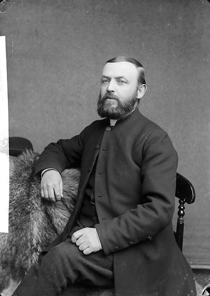 File:Revd Evan Jones, Llanbedrog (CM) NLW3361026.jpg