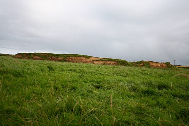 File:Ringfort near Meenogahane Quay - geograph.org.uk - 531565.jpg