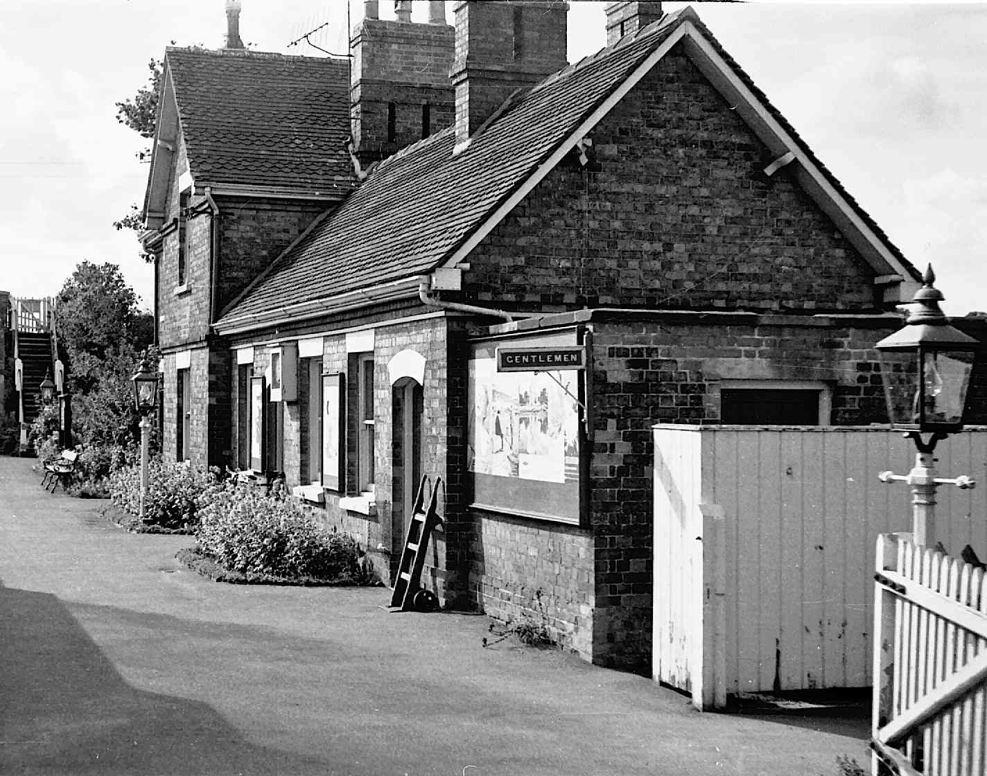 Salford Priors railway station