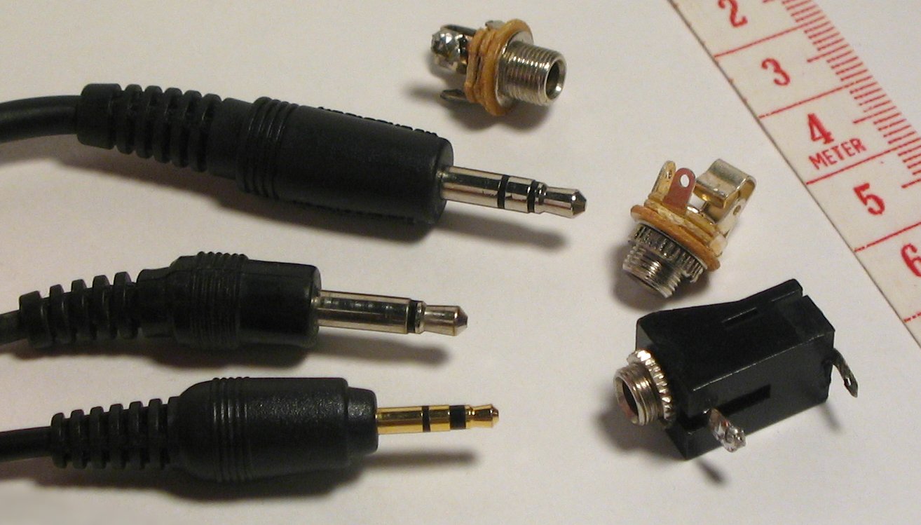 File:Small jack plugs.jpg - Wikimedia Commons