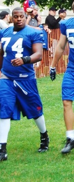 <span class="mw-page-title-main">Tommy Davis (defensive end)</span> American football player (born 1982)