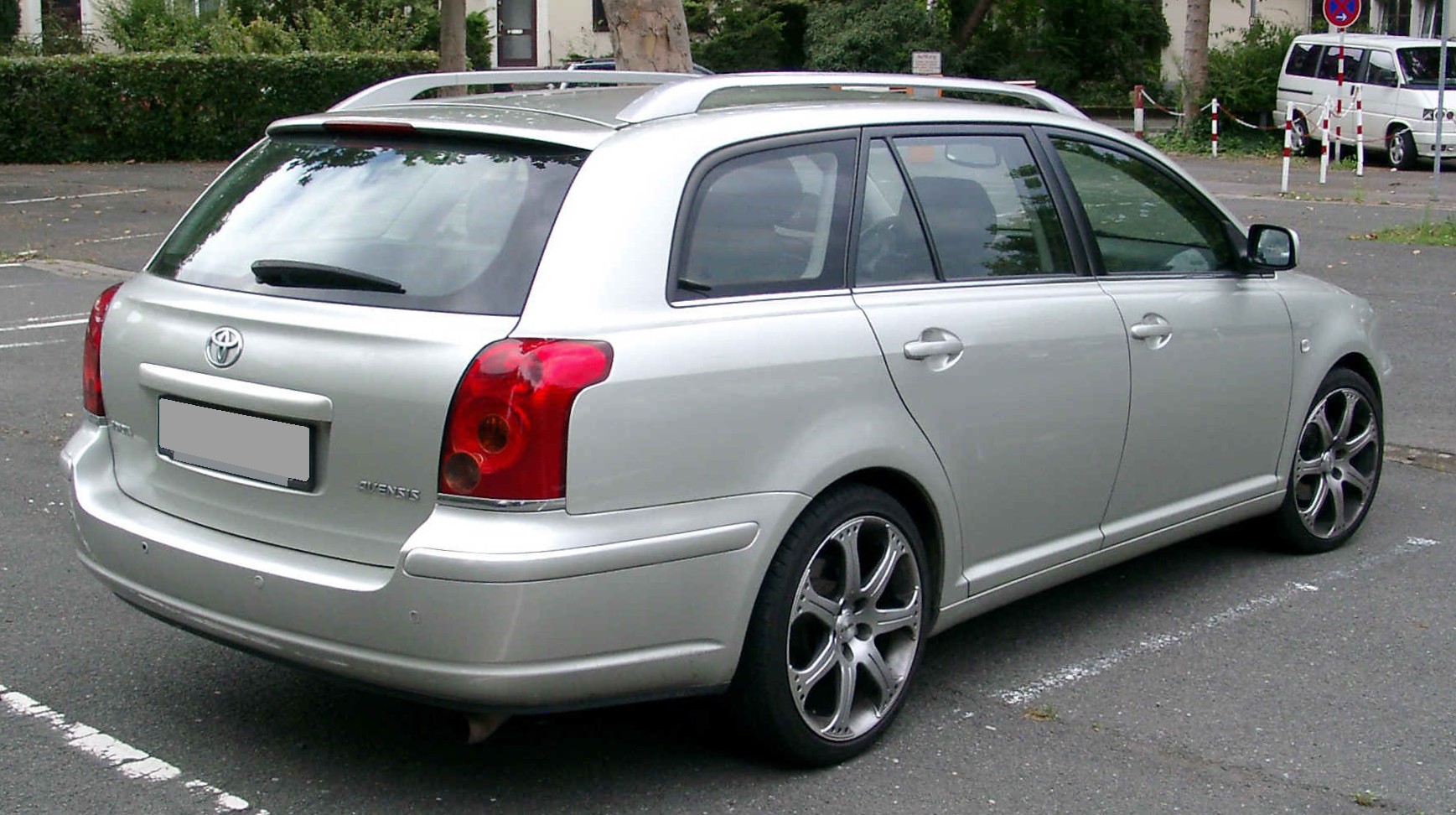 File:Toyota Avensis Kombi rear 20080825.jpg - Wikimedia Commons