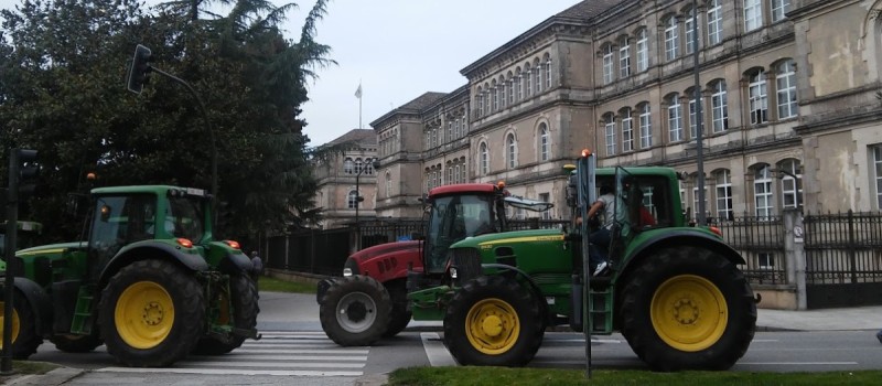 File:Tractorada-Santiago-Praza Publica-2015.jpeg