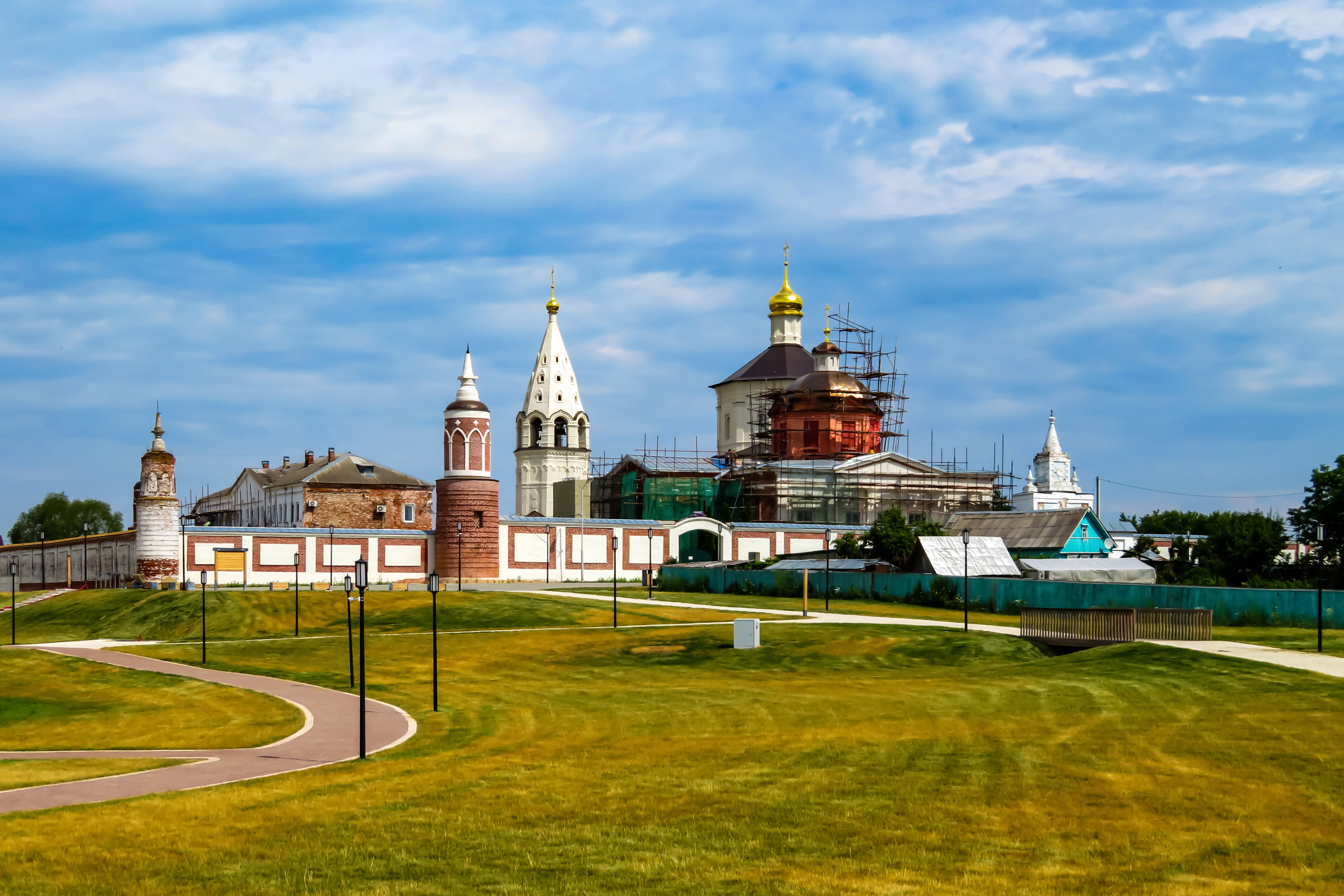 Погода на неделю коломна московская. Бобренёв монастырь в Коломне. Богородице-Рождественская Девичья пустынь. Бобренев монастырь, Коломна вид через реку.