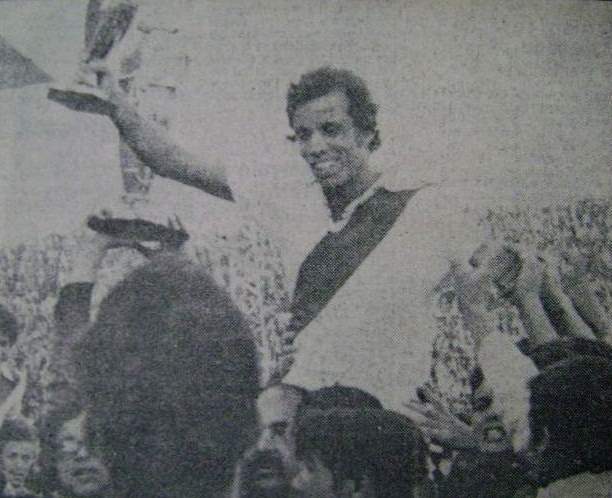File:Abdelkader Freha (Algerian champion 1971 with MC Oran).jpg