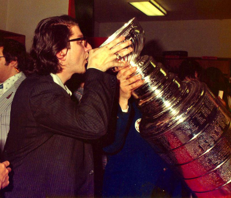 Shibe Vintage Sports on X: On this day in 1974, the Flyers celebrated  their first Stanley Cup title with an unforgettable parade down Broad  Street! An estimated 2 million Philadelphians lined the