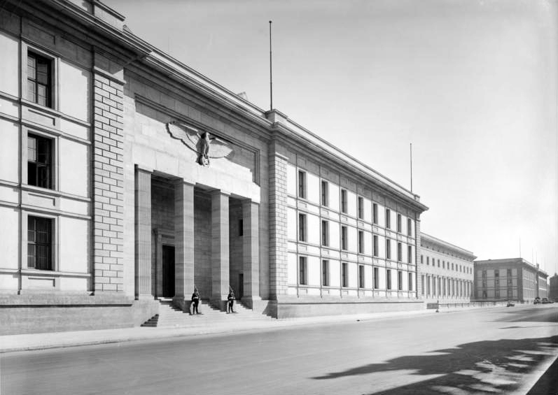 File:Bundesarchiv Bild 146-1988-092-32, Berlin, Neue Reichskanzlei.jpg