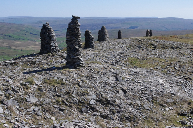 File:Cairns above High White Scar, Wild Boar Fell - geograph.org.uk - 2393655.jpg