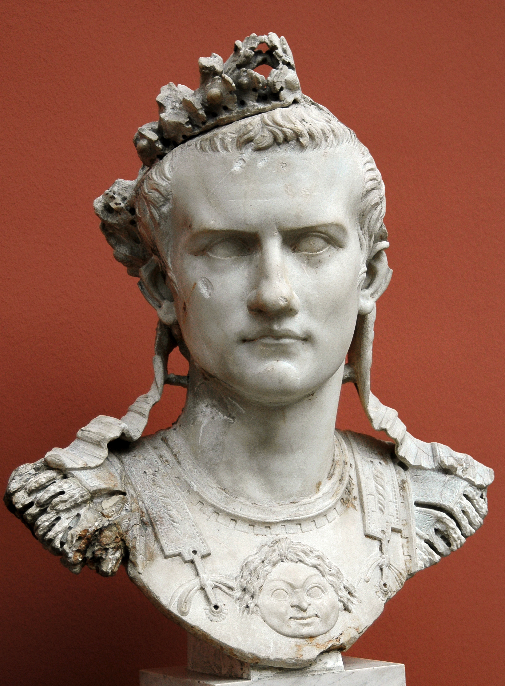Caligula gay