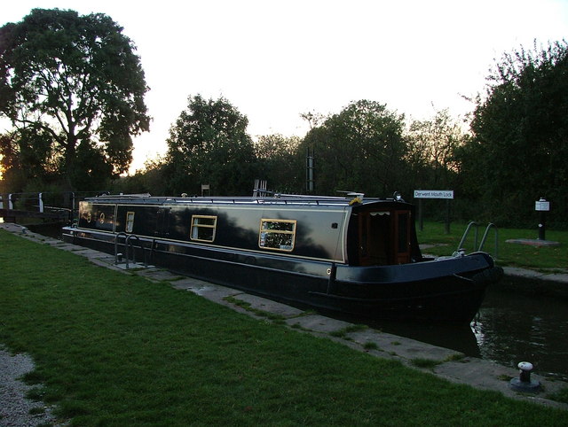 File:Canal boat at Derwent Mouth Lock - geograph.org.uk - 599089.jpg