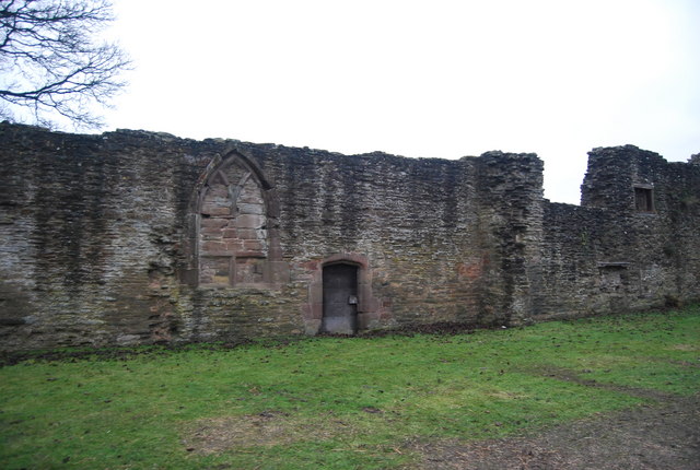 File:Castle Walls, Ludlow Castle - geograph.org.uk - 2237724.jpg